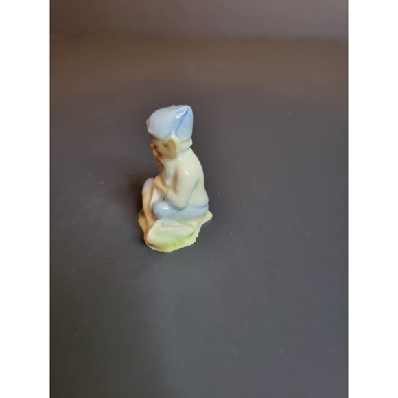 Vintage WADE Pottery Miniature Sitting Leprechaun Elf Gnome Figurine IRELAND - Picture 5 of 9